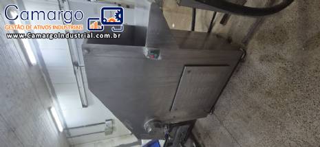 Quebrador de blocos com moedor e esteira transportadora