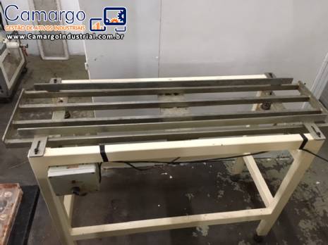 Mesa vibrat�ria para formas de chocolate Jcmaq