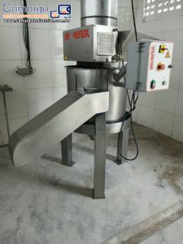 Descascador industrial de cebolas e vegetais em aço inox Incalfer até 1000 Kg / hora Descascador industrial de cebolas e vegetais em aço inox Incalfer até 1000 Kg / hora
