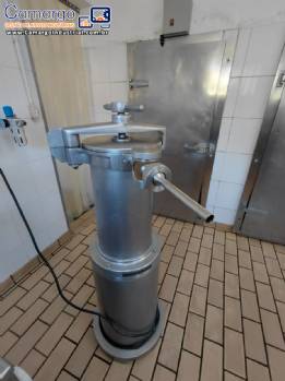 Embutideira pneumática em inox 150 até 300 Kg por hora KLAINOX Embutideira pneumática em inox 150 até 300 Kg por hora KLAINOX
