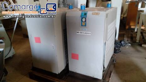 Secador de ar refrigerado SMC IDF 75E Secador de ar refrigerado SMC IDF 75E